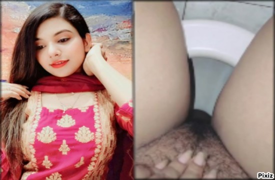 Beautiful Sexy Maal Showing And Pssing